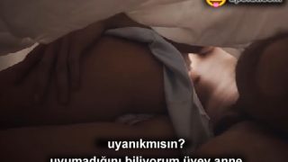 Babasını Aldattığını Öğrenen Üvey Anneden Şantajla Faydalandı