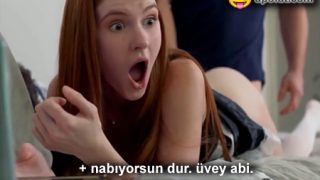 Domalırken Yerleştirdiği Üvey Abisine Külotsuz Yakalanıp Çırpındı