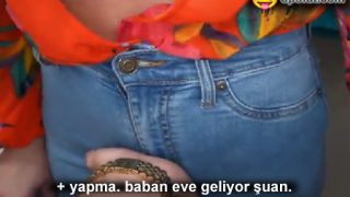 Lavaboda Parmaklayıp Bırakmadığı Üvey Anneyi Sikmeye Kandırdı