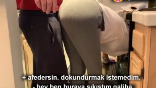Eğilirken Sürttürdüğü Üvey Anneye Fırında Sıkışıkken Sahiplendi